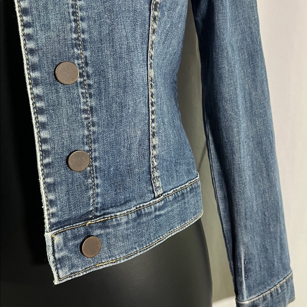 Kut from the Kloth Medium Wash Classic Button Front Cropped Denim Jacket - Picture 9 of 16